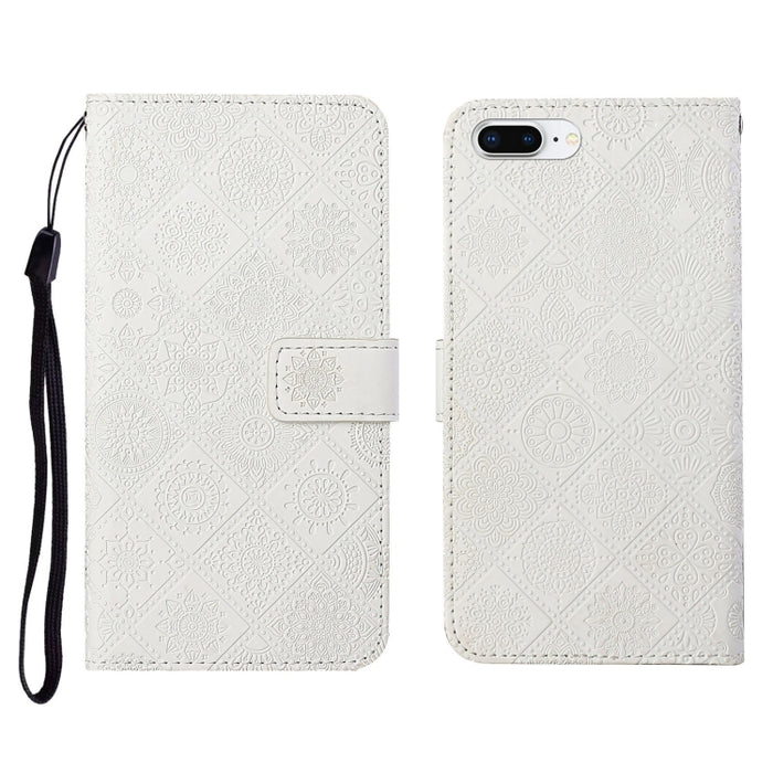 Estuche de cuero con tapa horizontal con patrón en relieve de estilo étnico con soporte y ranuras para tarjetas y billetera y cordón