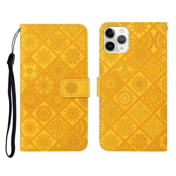 Estuche de cuero con tapa horizontal con patrón en relieve de estilo étnico con soporte y ranuras para tarjetas y billetera y cordón