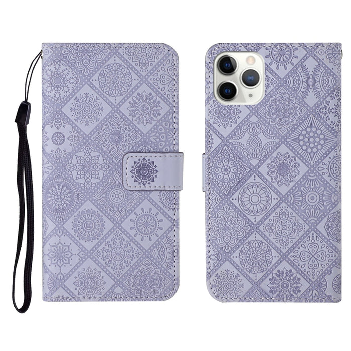 Estuche de cuero con tapa horizontal con patrón en relieve de estilo étnico con soporte y ranuras para tarjetas y billetera y cordón