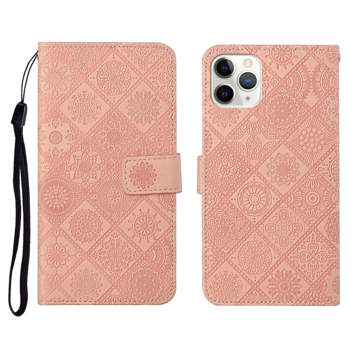Estuche de cuero con tapa horizontal con patrón en relieve de estilo étnico con soporte y ranuras para tarjetas y billetera y cordón