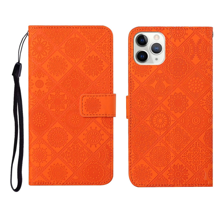 Estuche de cuero con tapa horizontal con patrón en relieve de estilo étnico con soporte y ranuras para tarjetas y billetera y cordón