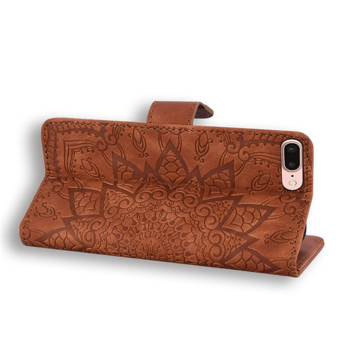 Patrón de becerro Diamante Mandala Diseño plegable doble Estuche de cuero en relieve con billetera y soporte y ranuras para tarjetas