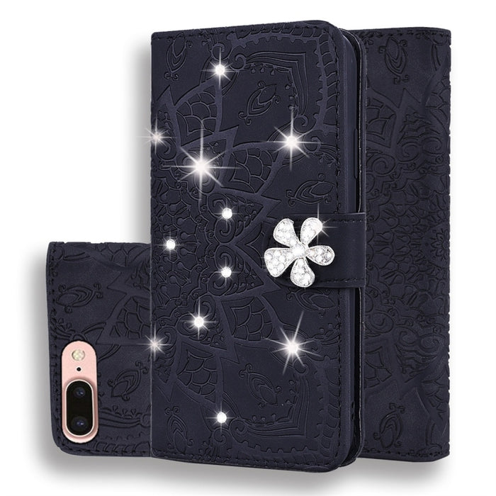 Patrón de becerro Diamante Mandala Diseño plegable doble Estuche de cuero en relieve con billetera y soporte y ranuras para tarjetas