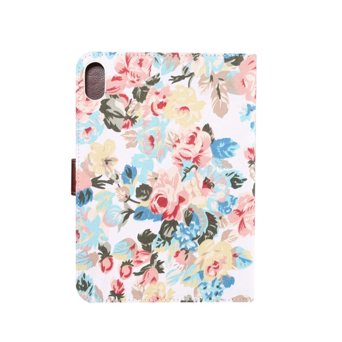 Estuche de cuero con tapa horizontal con patrón de tela de flores con función de reposo / activación y soporte y ranuras para tarjetas y billetera