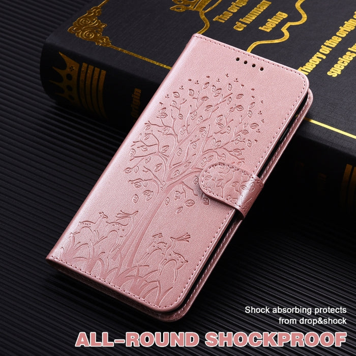 Estuche para teléfono de cuero con tapa horizontal estampado prensado con estampado de árboles y ciervos