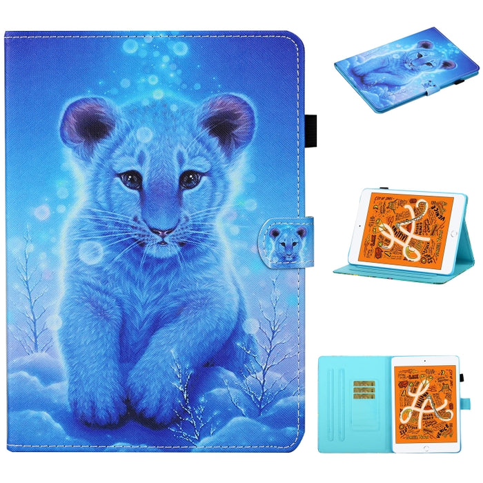 Estuche de cuero con tapa horizontal con costuras de dibujo a color, con soporte y ranuras para tarjetas y función de suspensión / activación