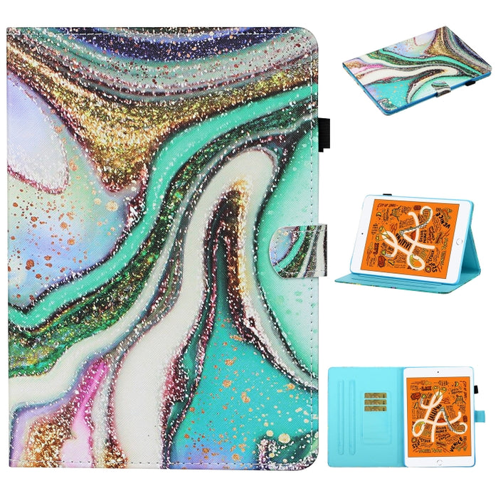 Estuche de cuero con tapa horizontal con costuras de dibujo a color, con soporte y ranuras para tarjetas y función de suspensión / activación
