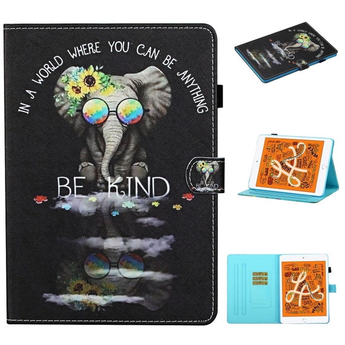 Estuche de cuero con tapa horizontal con costuras de dibujo a color, con soporte y ranuras para tarjetas y función de suspensión / activación