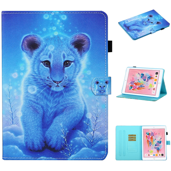 Estuche de cuero con tapa horizontal con costuras de dibujo a color con soporte y ranuras para tarjetas y función de reposo / activación y tira antideslizante