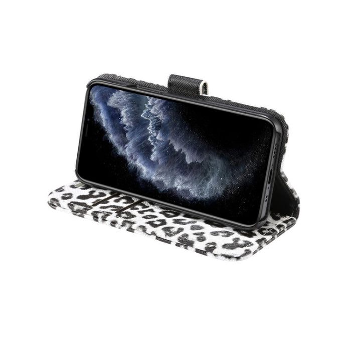 Estuche de cuero con tapa horizontal y estampado de leopardo con ranura para tarjeta y soporte