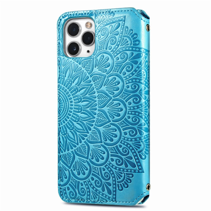 Estuche de cuero con tapa horizontal magnética con patrón en relieve de mandala floreciente con soporte y ranuras para tarjetas y billetera