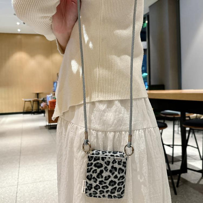 Funda para teléfono con cierre lateral y estampado de leopardo plateado, con correa para la muñeca y correa cruzada personalizable., For Xiaomi Mix Flip 2, For Xiaomi Mix Flip