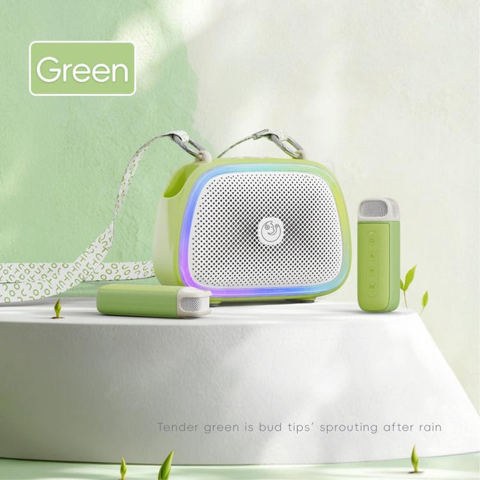 Altavoz inalámbrico portátil para karaoke C22 con micrófono y correa para el hombro.