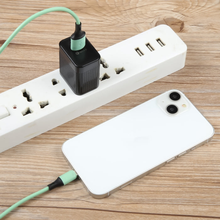 PD 20W USB-C/Type-C+QC 3.0 Puertos USB Cargador de viaje con patrón a cuadros, enchufe de EE. UU.