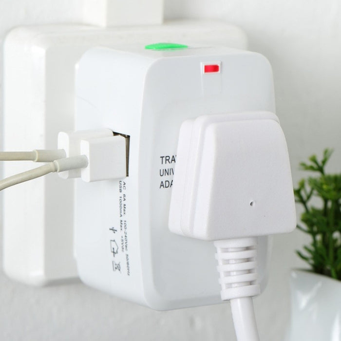 Convertidor universal de viaje multifunción de 110-250 V con interfaces USB duales, enchufe UE / Reino Unido / EE. UU. / AU