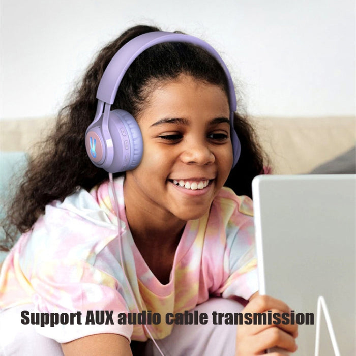 BT06C + Auriculares Bluetooth inalámbricos lindos montados en la cabeza para niños con micrófono y luz LED