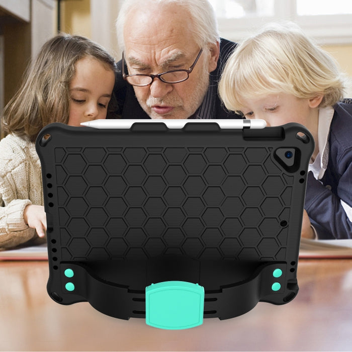Diseño de nido de abeja EVA + PC Cáscara protectora plana anticaída de cuatro esquinas con correas, For iPad 9.7 2017/2018
